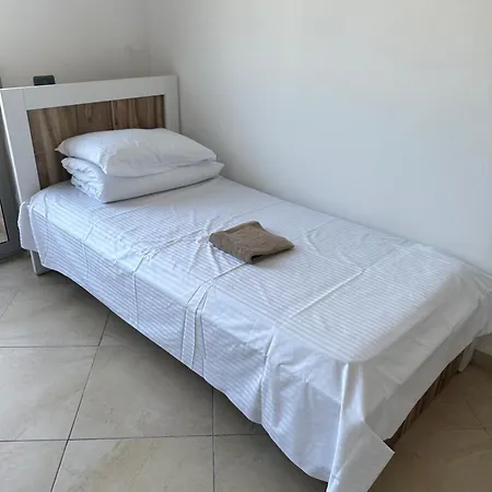 Проживание в семье Durres Beach Home