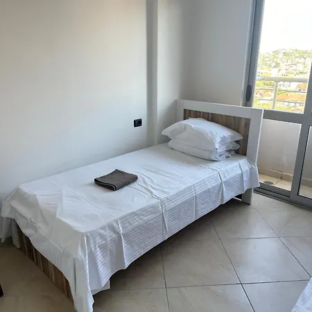 Проживание в семье Durres Beach Home