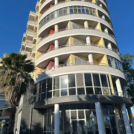 Проживание в семье Durres Beach Home