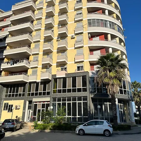 Проживание в семье Durres Beach Home