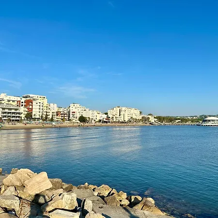 Durres Beach Home Проживание в семье Дуррес
